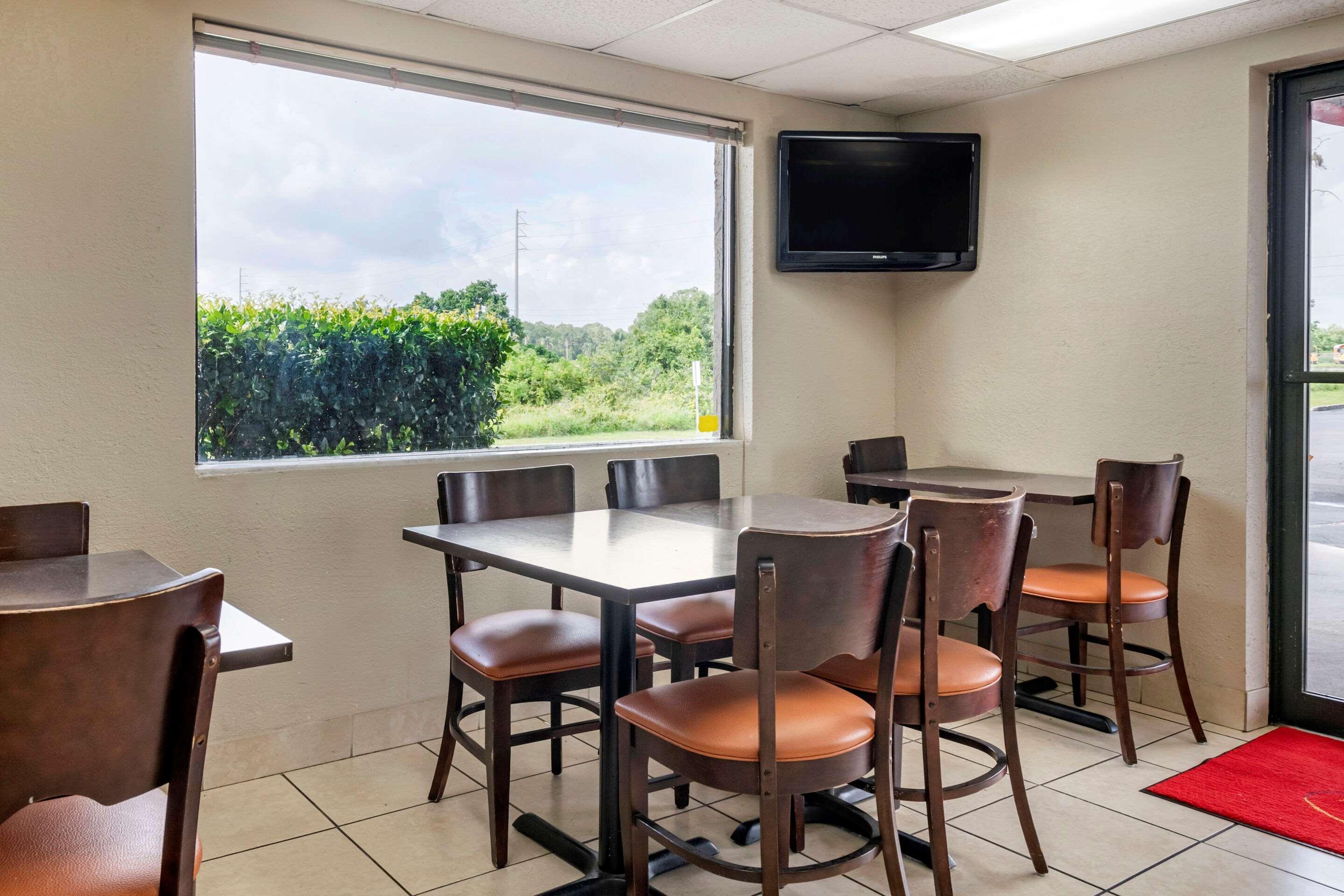 Econo Lodge Sebring Эйвон-Парк Экстерьер фото