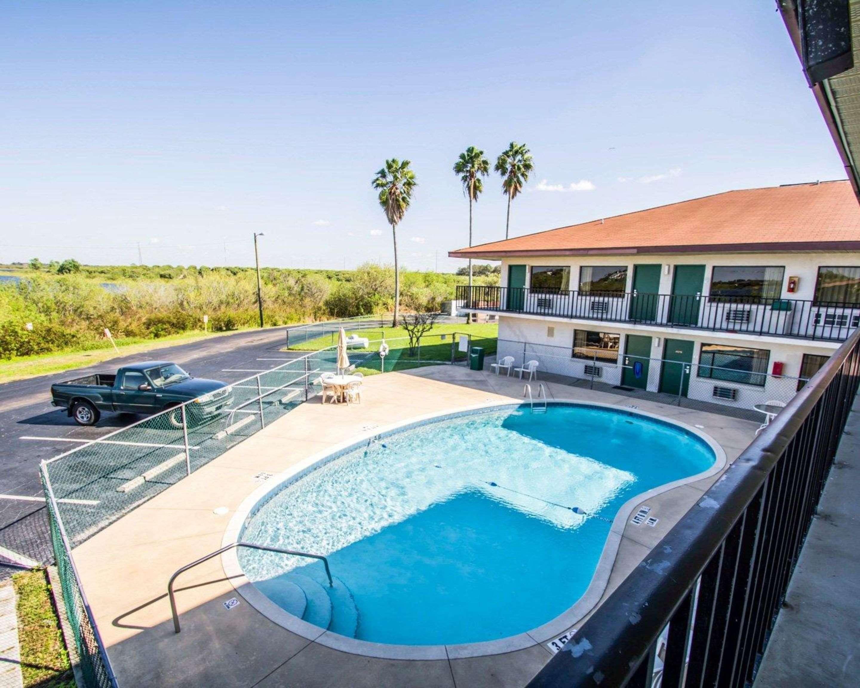 Econo Lodge Sebring Эйвон-Парк Экстерьер фото