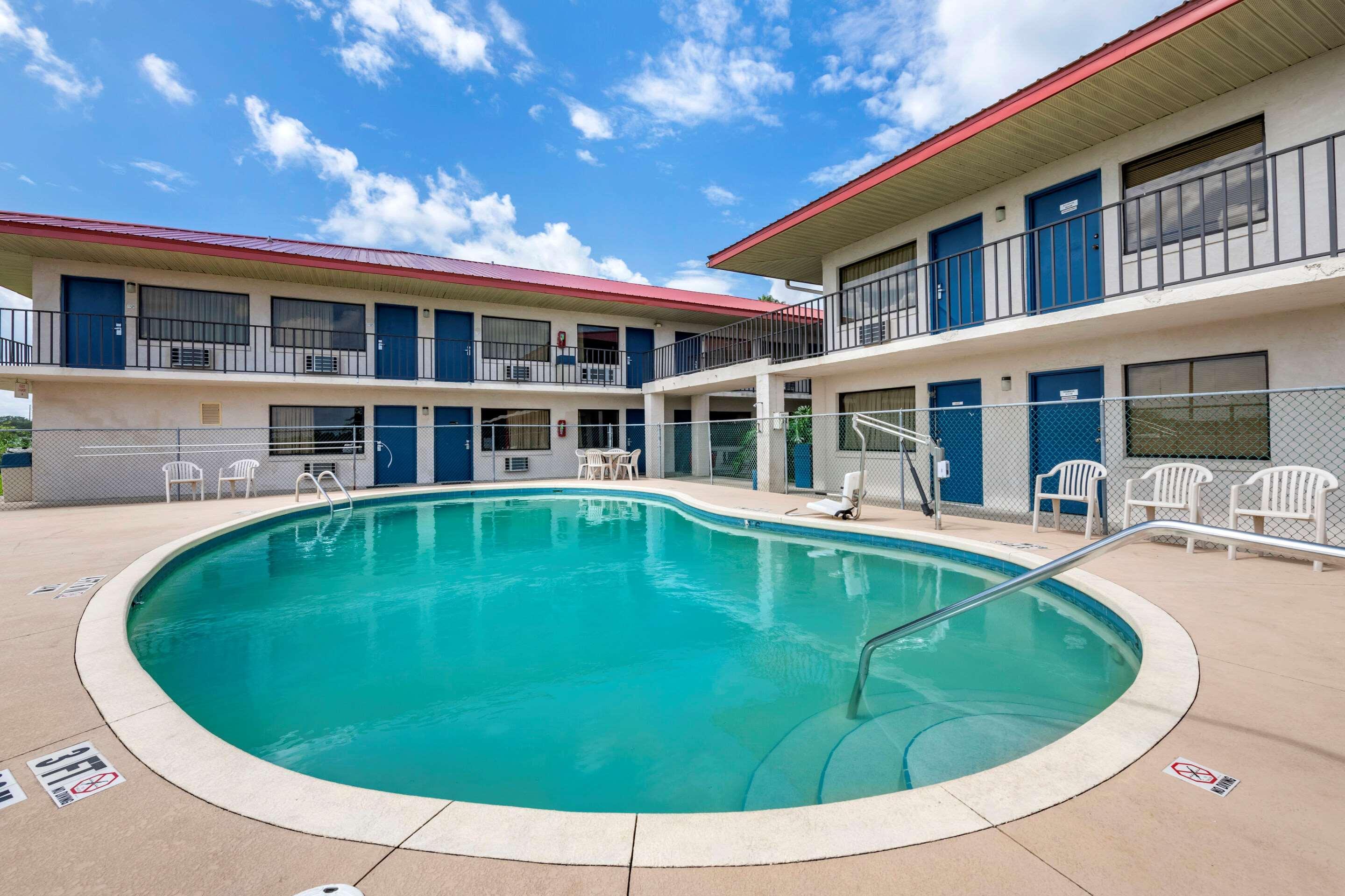 Econo Lodge Sebring Эйвон-Парк Экстерьер фото